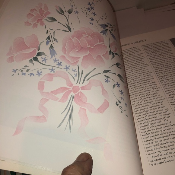 Stencilling: A Harrowsmith Guide By Sandra Buckingham - book is like new - Picture 4 of 9